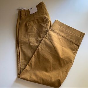 Old Navy size 12 straight leg five pocket chino pant. Tan NWT